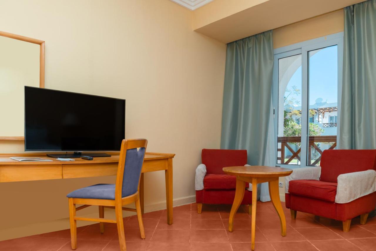 Sharm Dreams Vacation Club - Aqua Park Hotel Екстериор снимка A room at the hotel