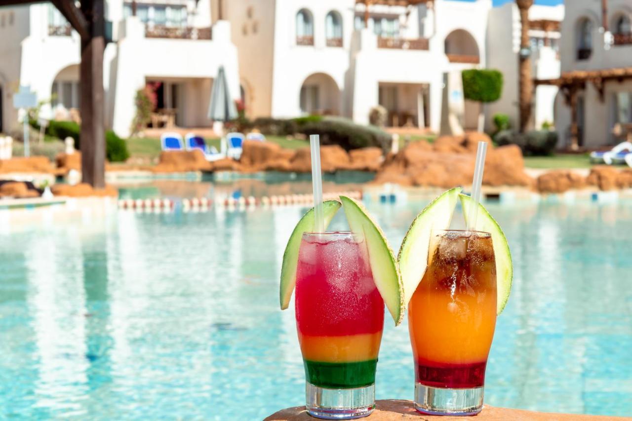 Sharm Dreams Vacation Club - Aqua Park Hotel Екстериор снимка Cocktails at the pool