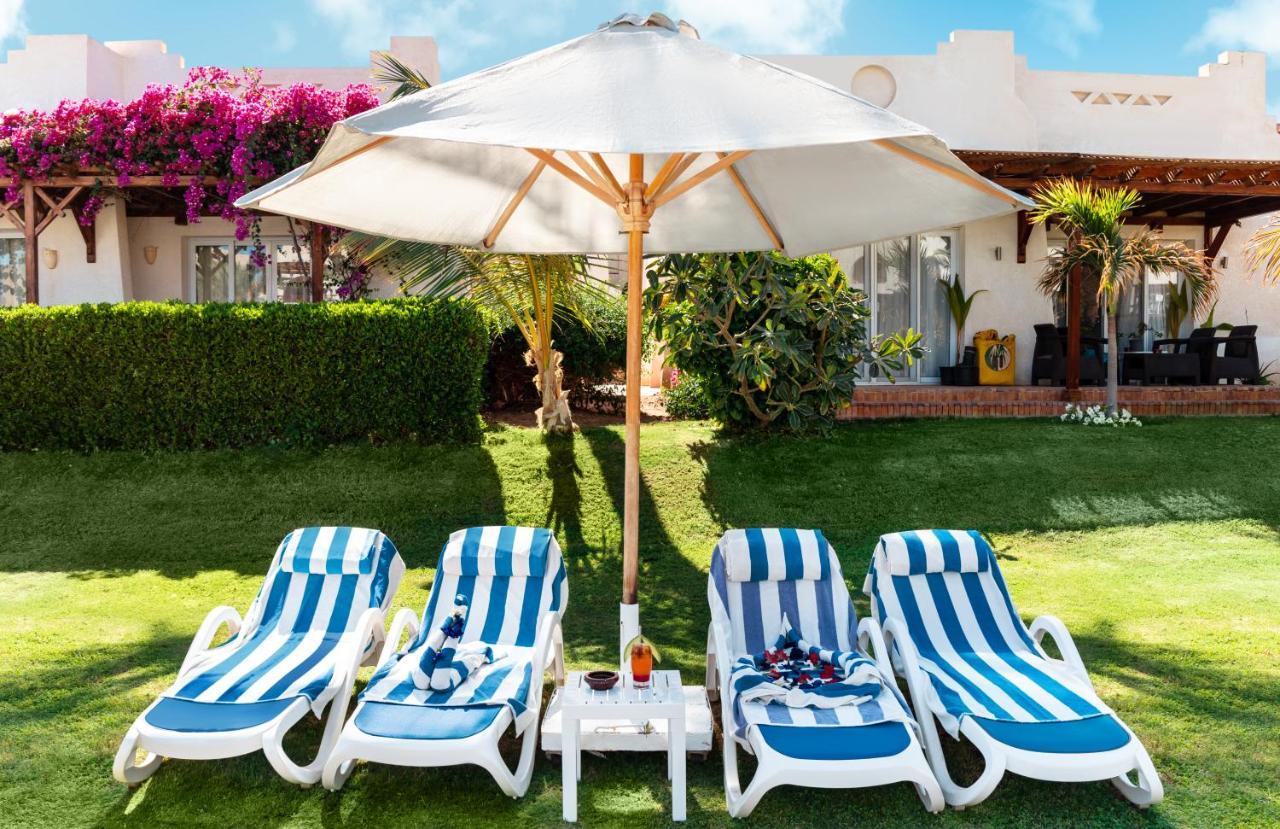 Sharm Dreams Vacation Club - Aqua Park Hotel Екстериор снимка A patio umbrella