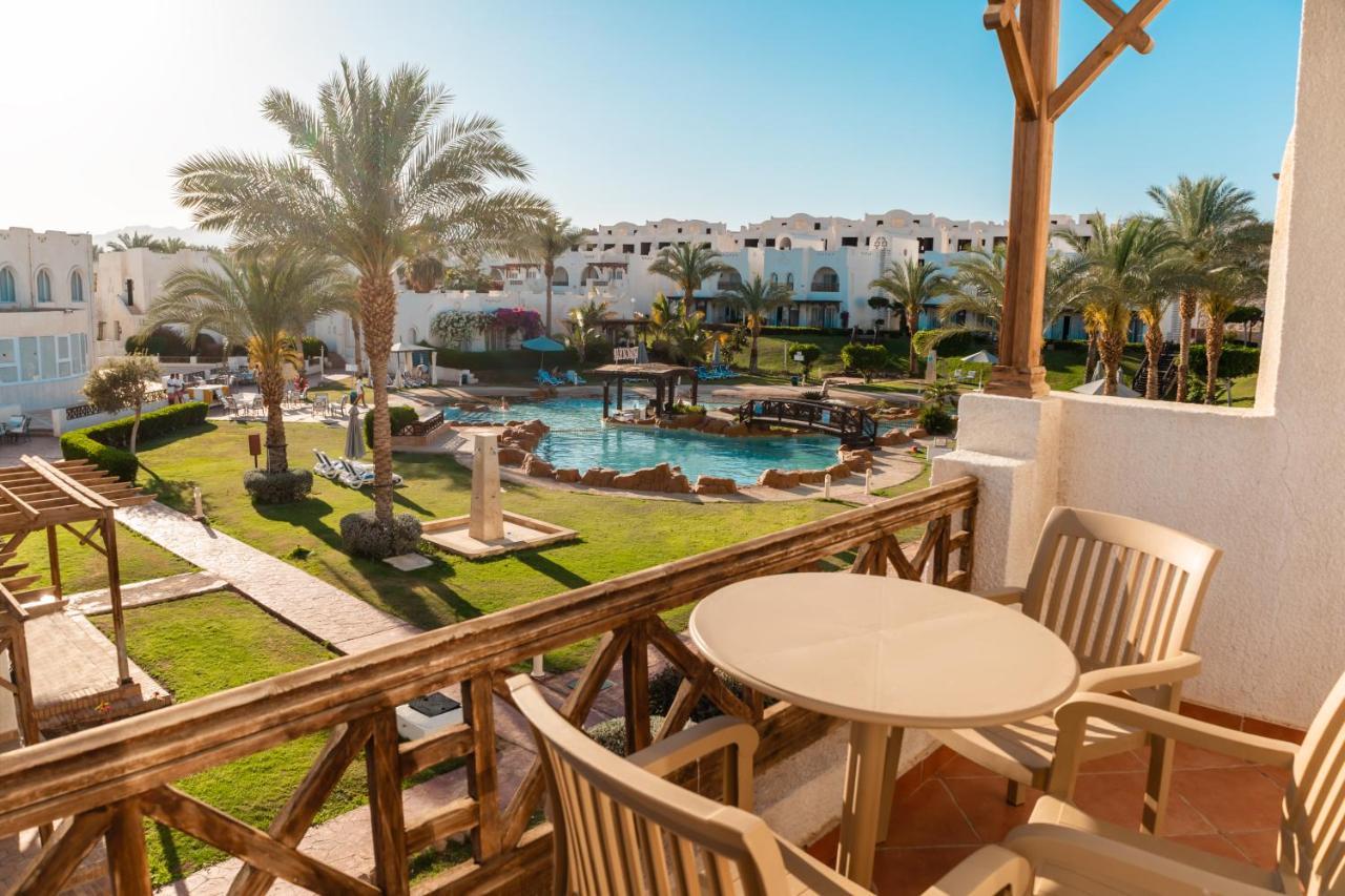 Sharm Dreams Vacation Club - Aqua Park Hotel Екстериор снимка View of the pool at the Hilton Sharm El Sheikh