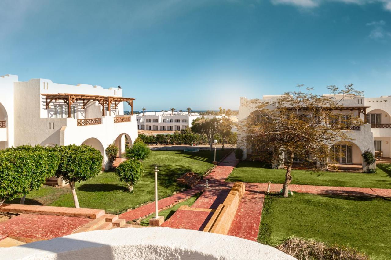 Sharm Dreams Vacation Club - Aqua Park Hotel Екстериор снимка The campus of the American University of Ras Al Khaimah